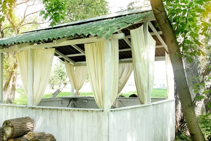 Роял Марин — беседка на Новосибирском водохранилище территория Яхт Клуба