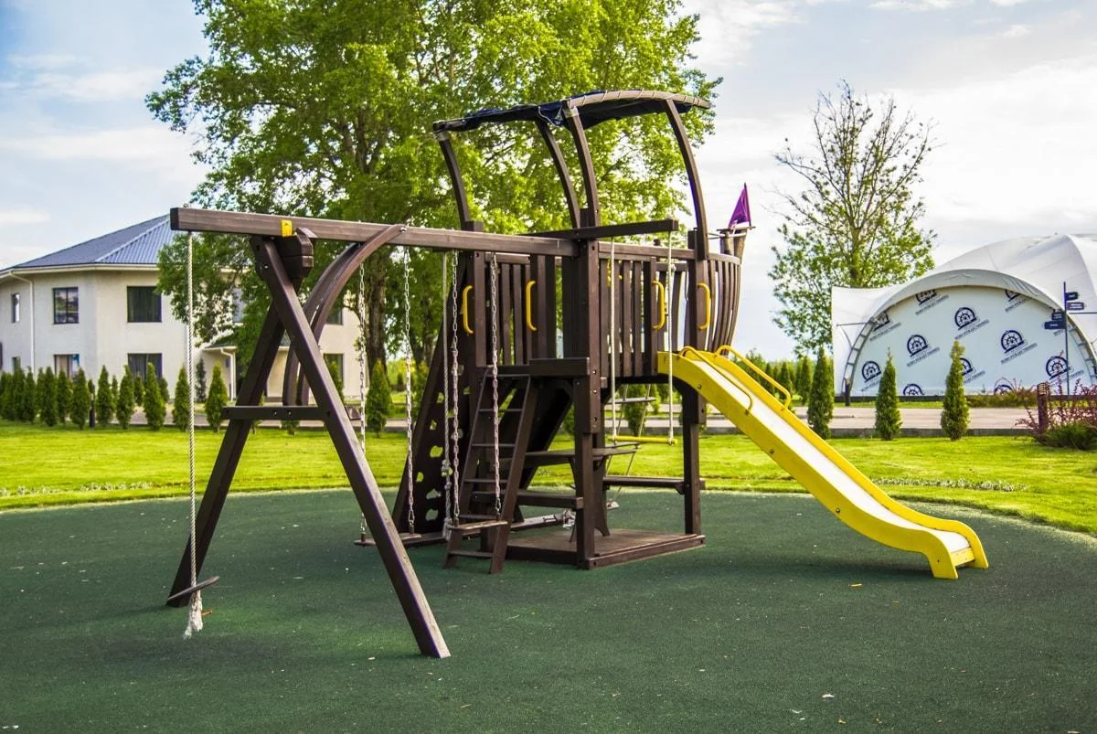 Беседки для пикника на территории Яхт-клуба «Ново-Рождественно»