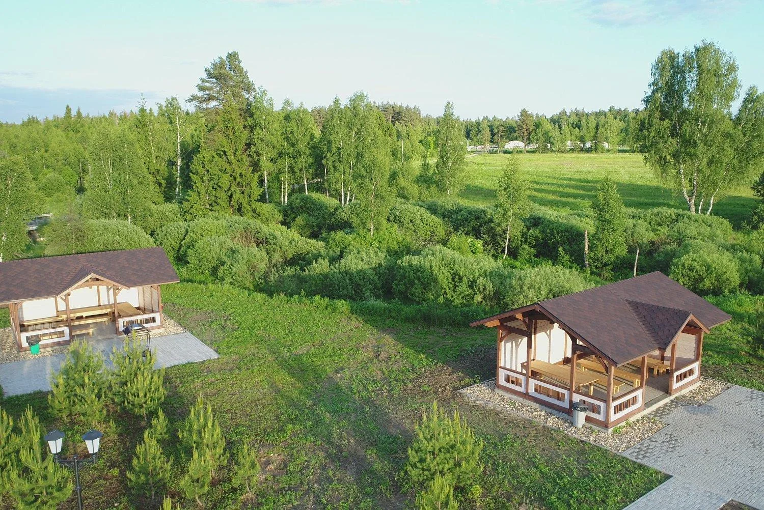 Аренда беседок в Подмосковье в рамках базы отдыха «Новинки Парк»
