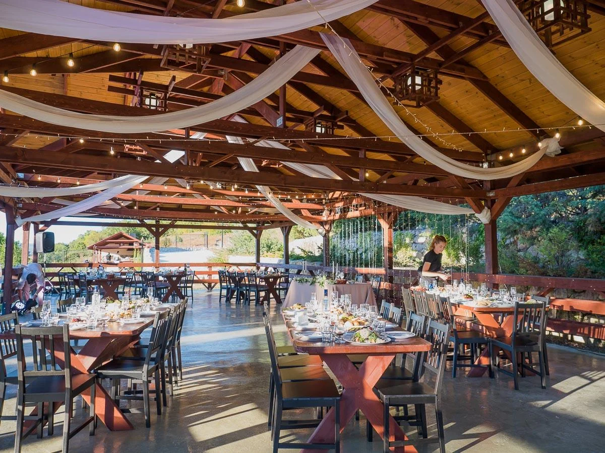 Проведение свадьбы в беседке на 100 человек в отель-парке «Байдары»