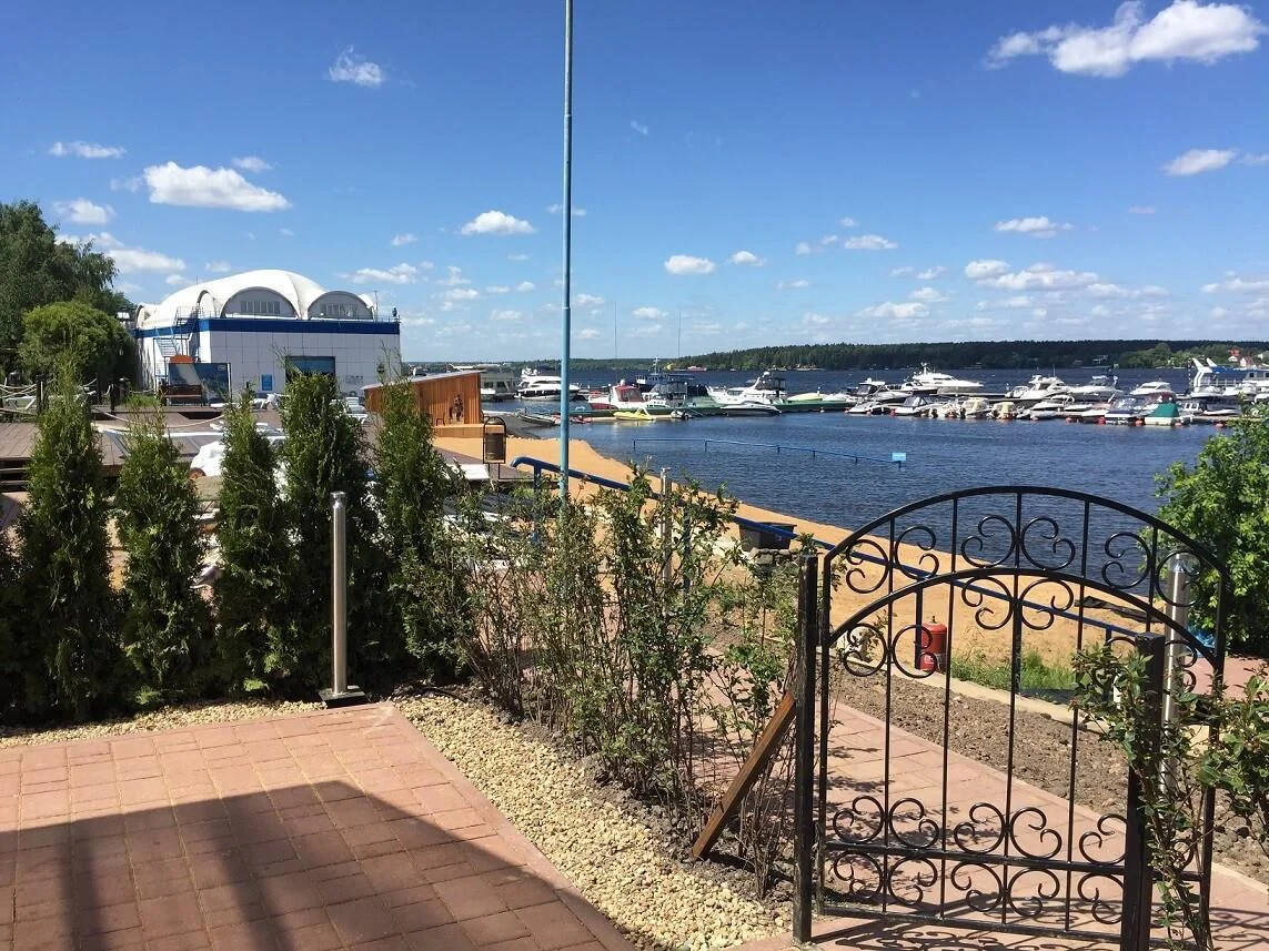 Барбекю беседки в отеле Яхт-клубе «Новый Берег»