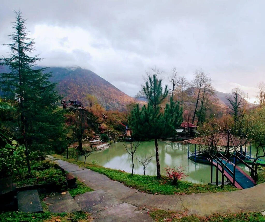 Отдых в целом комплексе для отдыха в горах на природе Монастырская изба