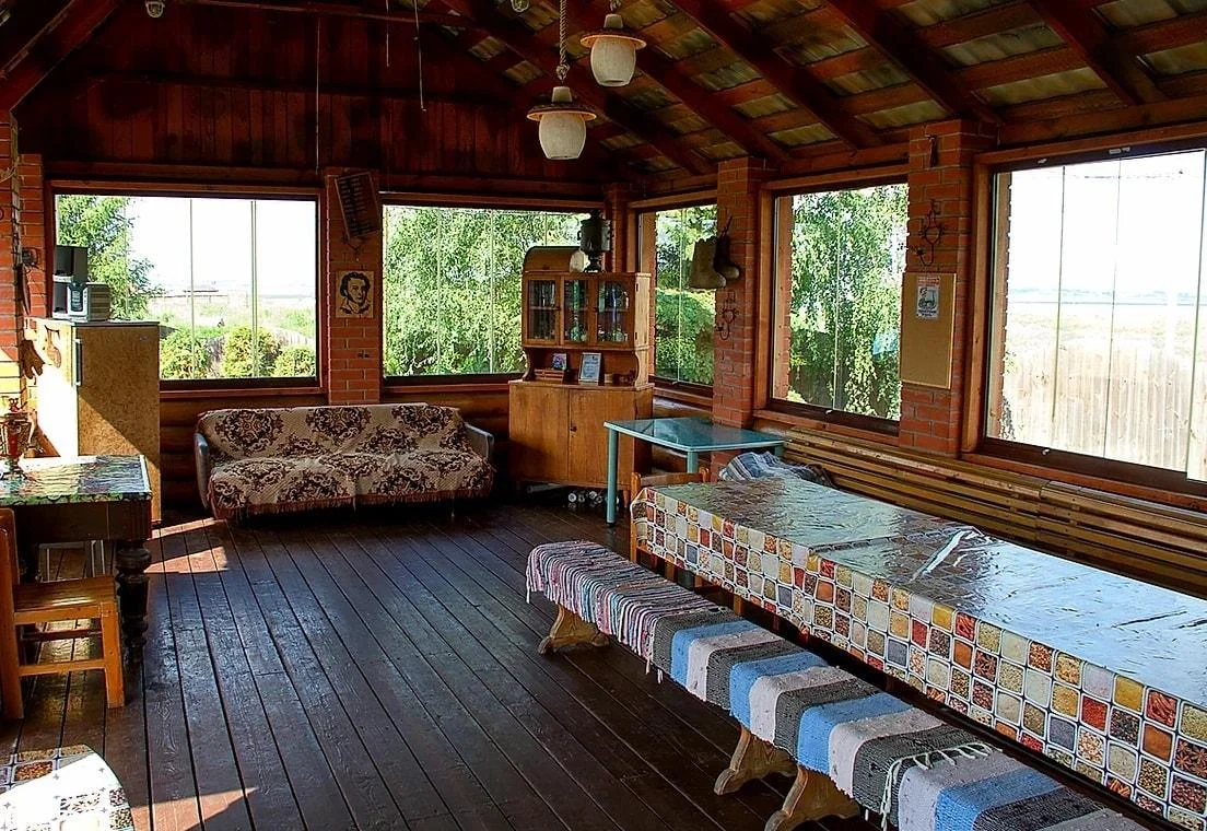 Зона барбекю, мангальная зона и территория в базе отдыха «Большекулачье» в аренду