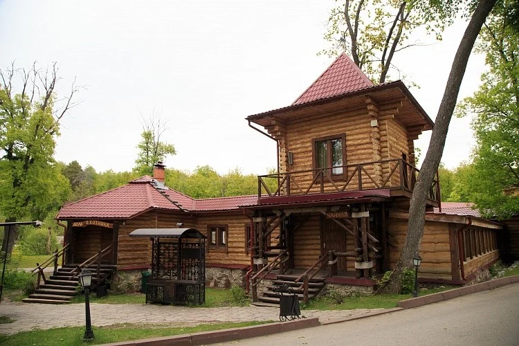 Закрытая отапливаемая беседка вместимостью до 25 человек / РГК — Русская Охота