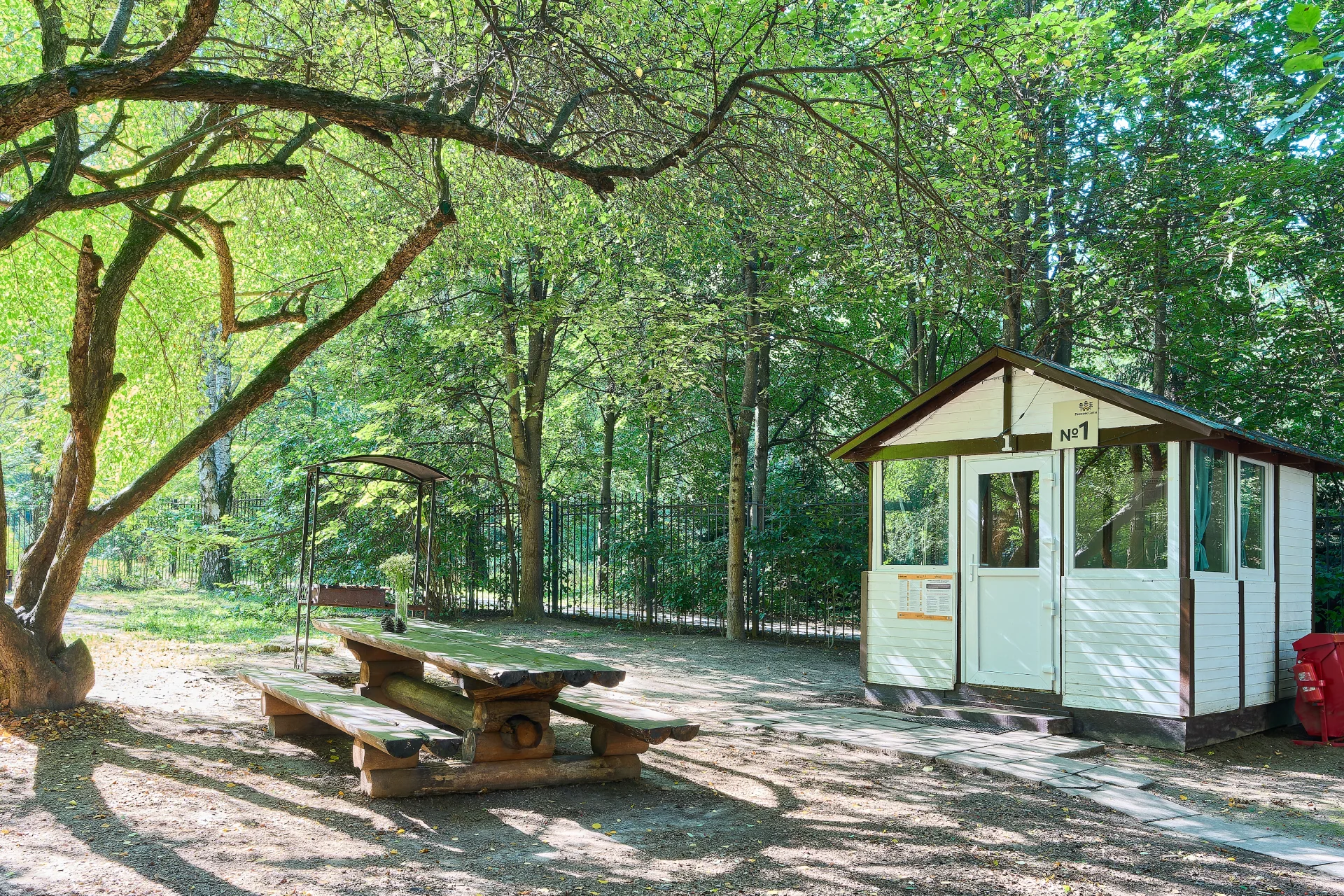 Теплая беседка с мангалом в Москве на 10 человек (Москва, Бирюлево)