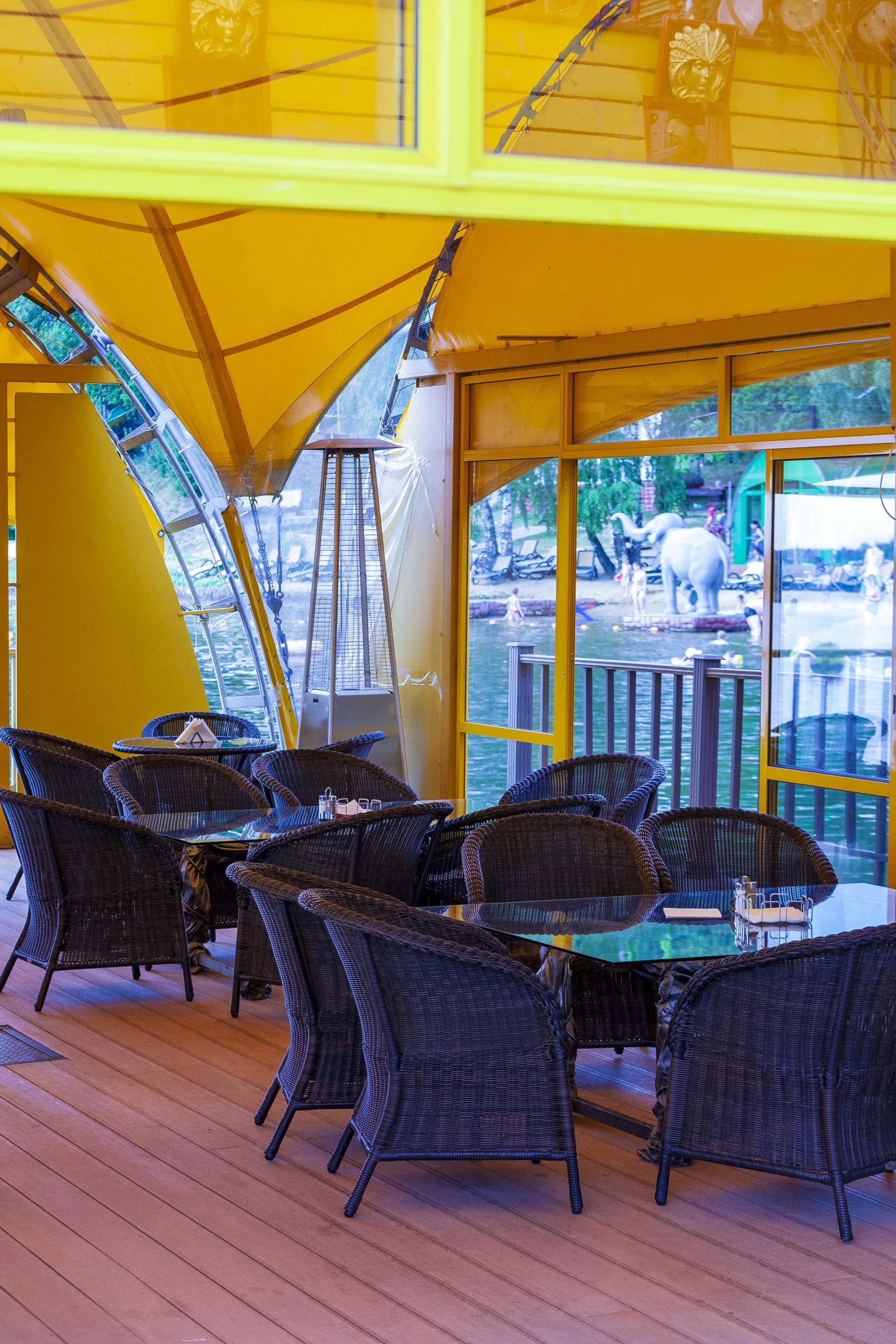 Снять шатер у воды «На волнах» до 70 человек в РК «Малибу»