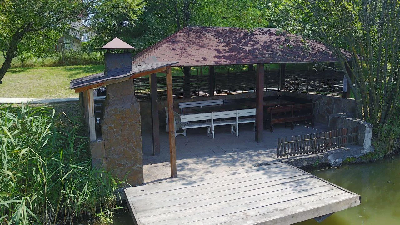 Беседки в Симферополе на Киевской в ресторане «Рыбацкая деревня»