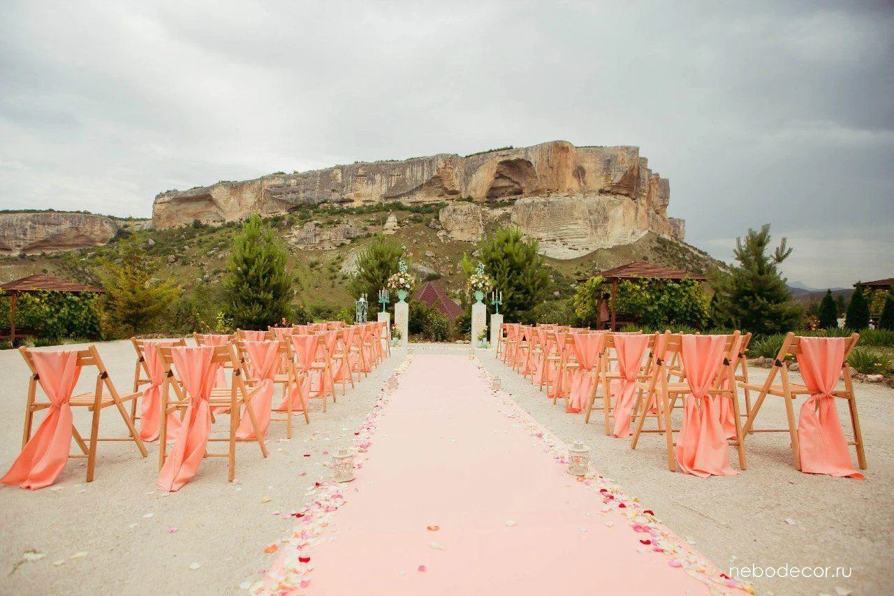 Большие и маленькие беседки для пикника в гостевой усадьбе «Alimova balka»