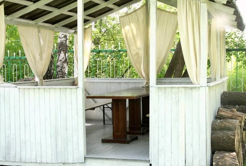 Роял Марин — беседка на Новосибирском водохранилище территория Яхт Клуба