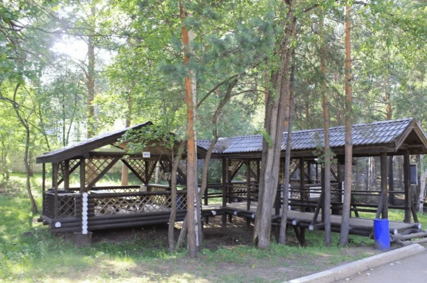 Деревянная веранда с мангалом на 12 человек — Спортивный комплекс «УКТУС»