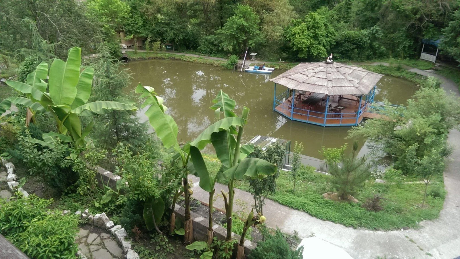 Отдых в целом комплексе для отдыха в горах на природе Монастырская изба