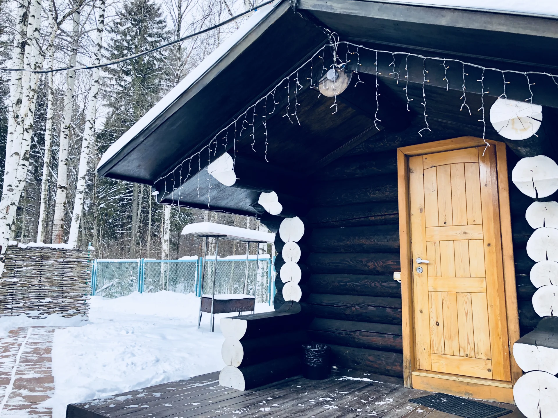 Аренда домика с мангалом на территории спортивно-развлекательном комплексе «Австерия»