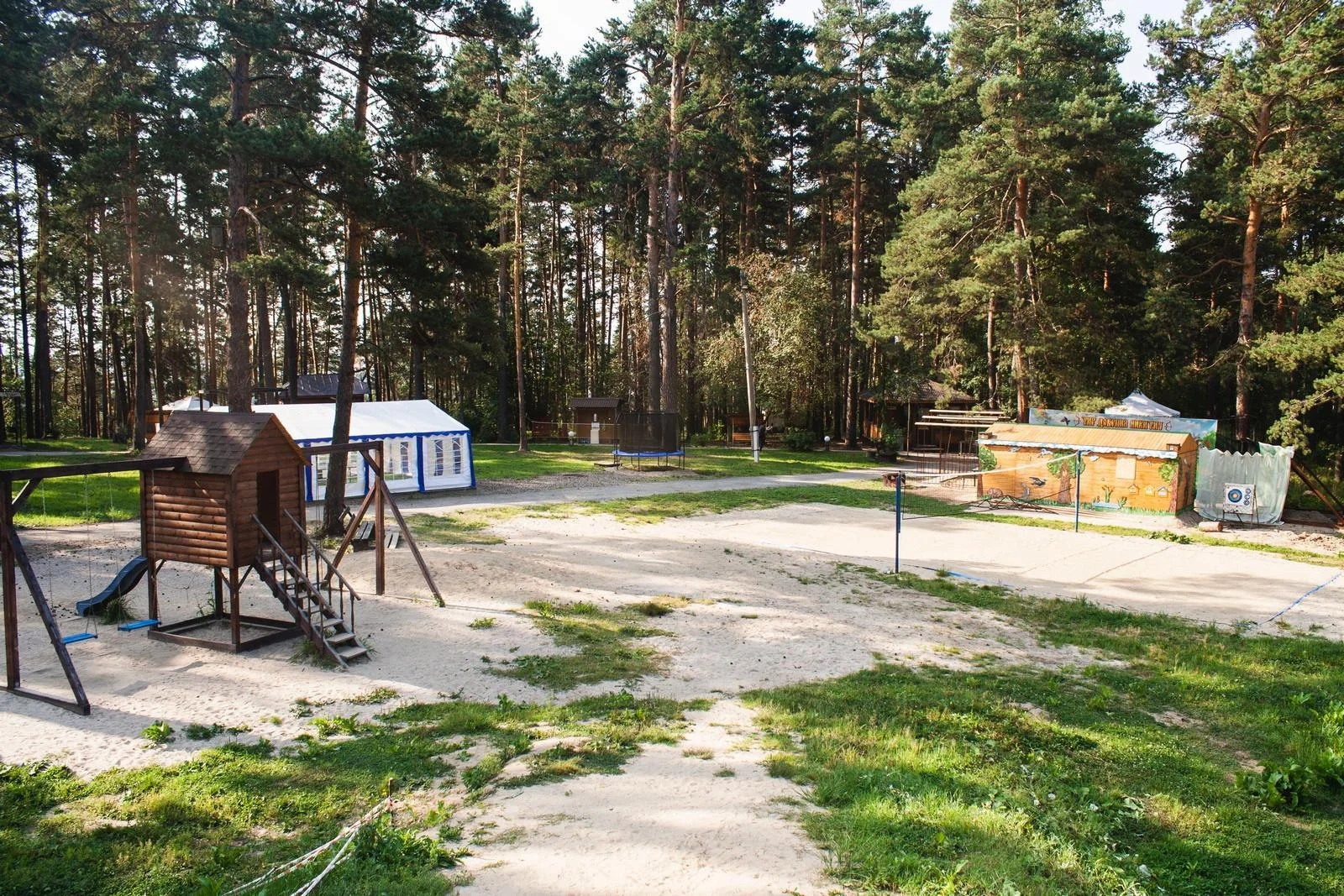 Уютная беседка на 30 человек с мангалом в Томске — Комплекс отдыха «Академия»