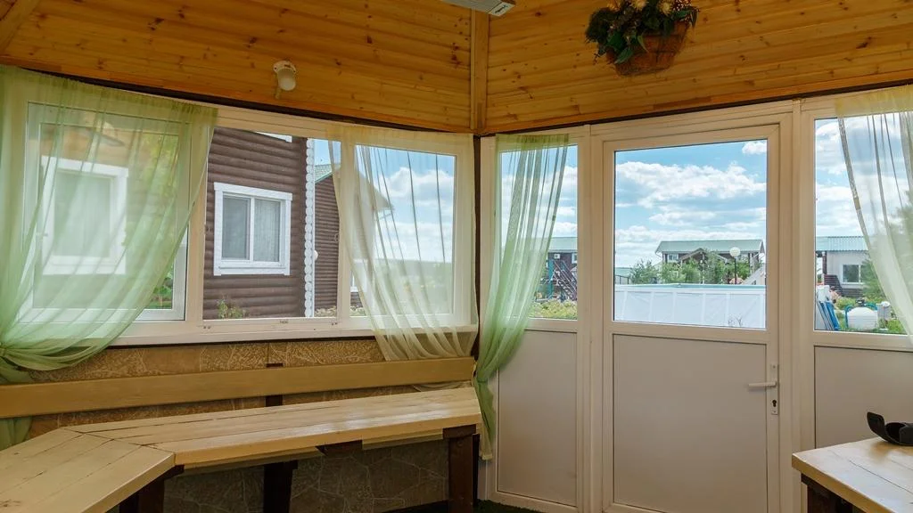 Снять зимнюю беседку на 12 человек с мангальной зоной в Загородном клубе «Белая лошадь»