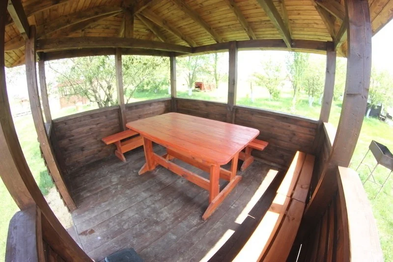 Маленькая беседка до 8 человек — Рыболовная база «Родные просторы»