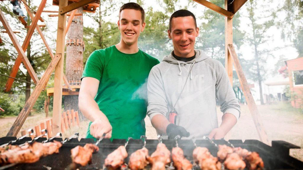 Аренда беседки-шатра для барбекю на 10 человек