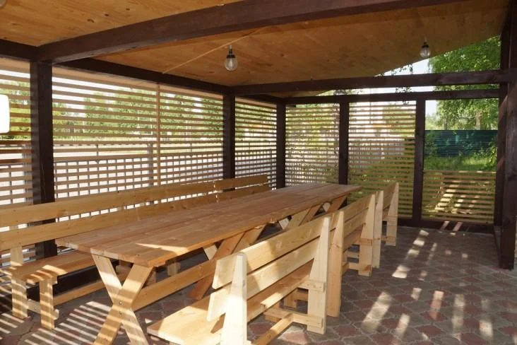 Малая веранда для отдыха компанией до 30 человек с мангалом для шашлыка