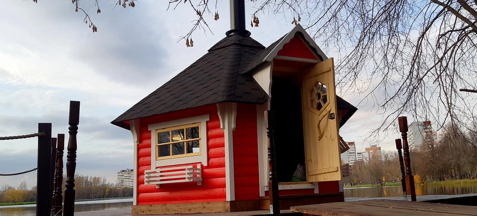 Гриль Домик на Большом Головинском пруду