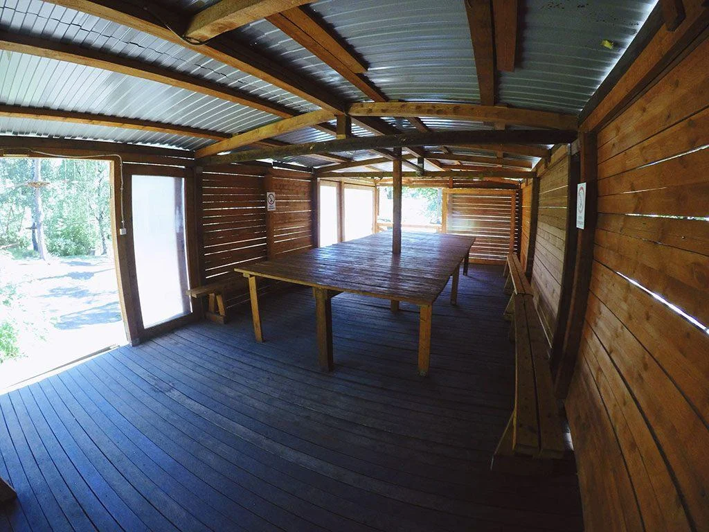 Аренда большой летней беседки вместимостью до 35 человек в Озерках