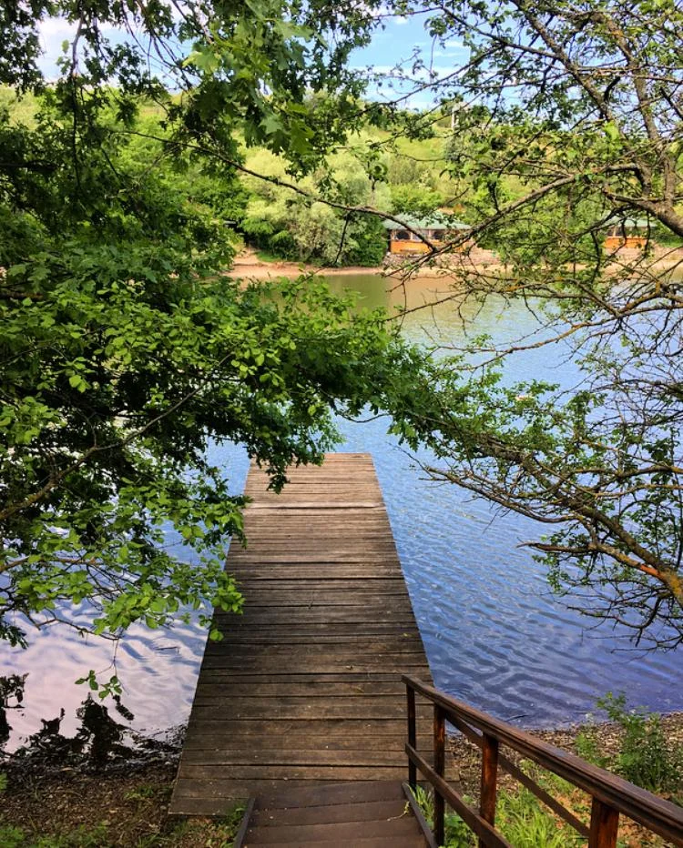 Мангальная беседка № 2 с вместимостью до 16 человек на Грушевом озере