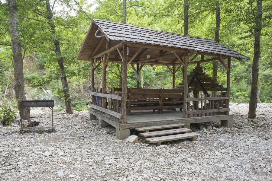 Аренда деревянной беседки для шашлыка — Лесная Заимка / Геленджик