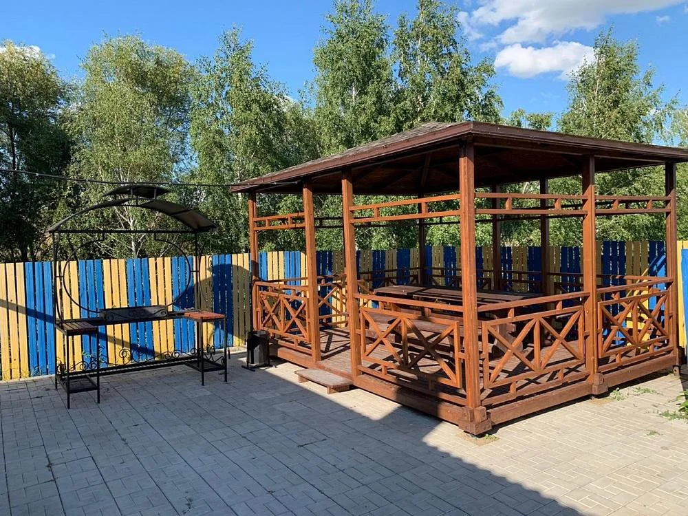 Баня/Шатер с мангальной зоной и спуском к реке на базе отдыха «Подсолнухи»