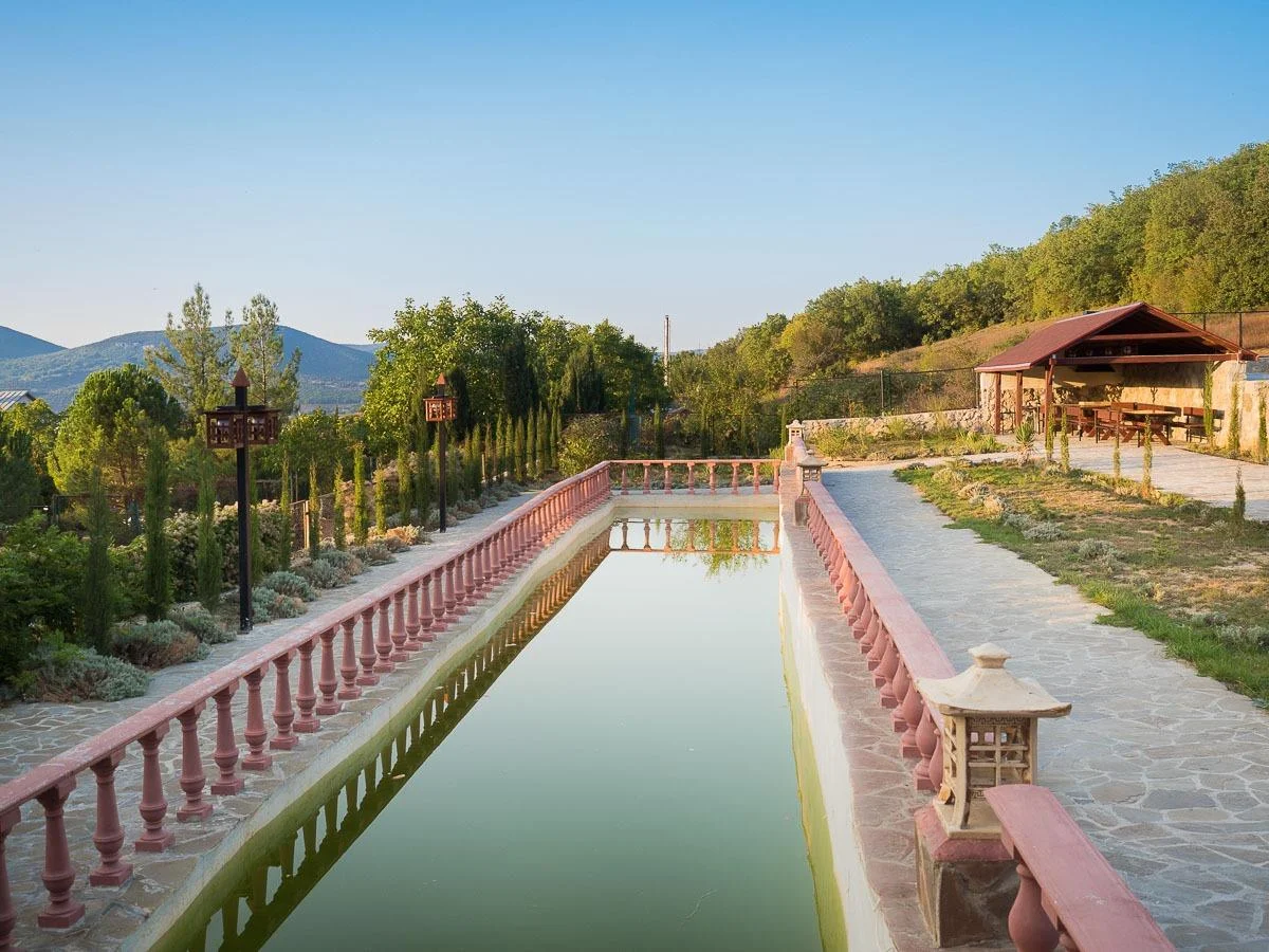 Отдых в беседке отель-парка «Байдары»