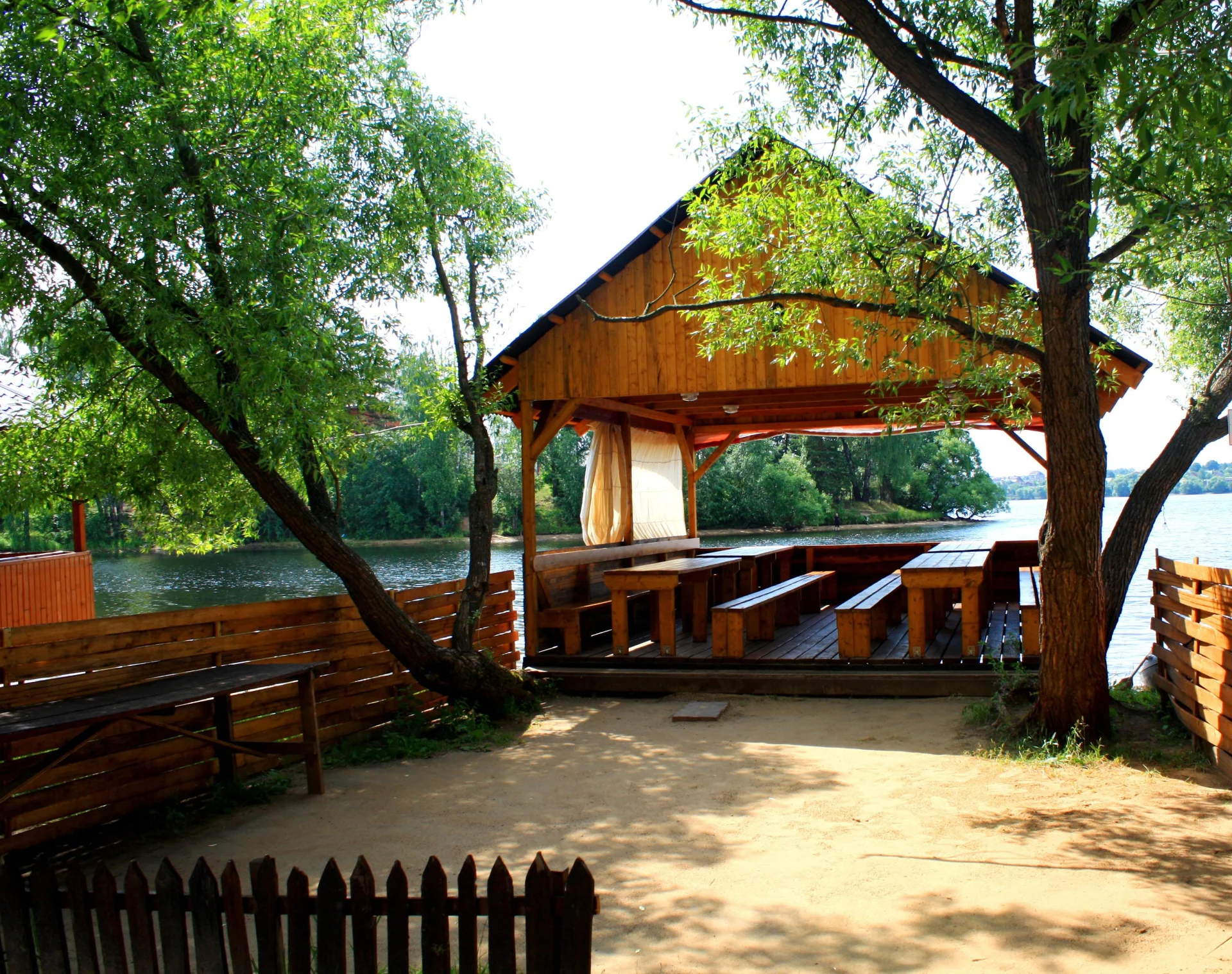 Бухта Радости – арендовать беседку для шашлыка.