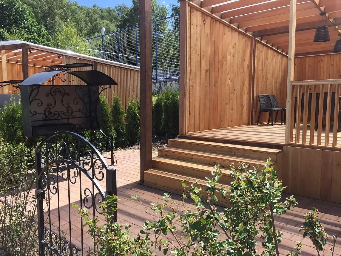 Барбекю беседки в отеле Яхт-клубе «Новый Берег»