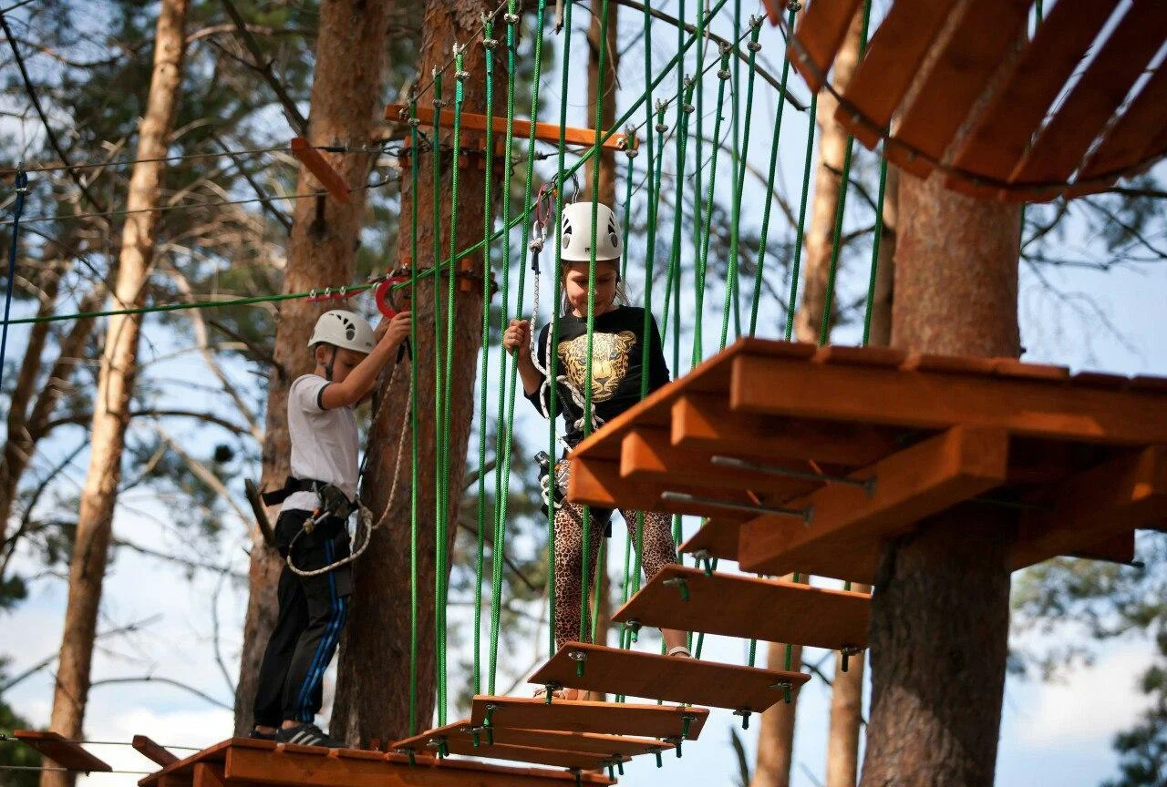 Корабль «Баркас» с пикниковой зоной до 20 человек в Парке «Арамильская слобода» — река Исеть — Арамиль