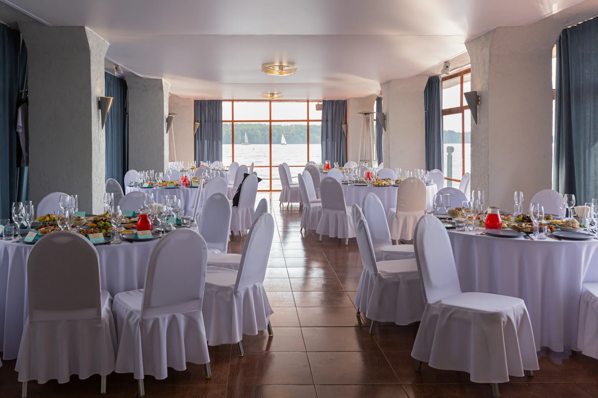 Банкетный зал на воде до 80 человек в РК«Малибу»