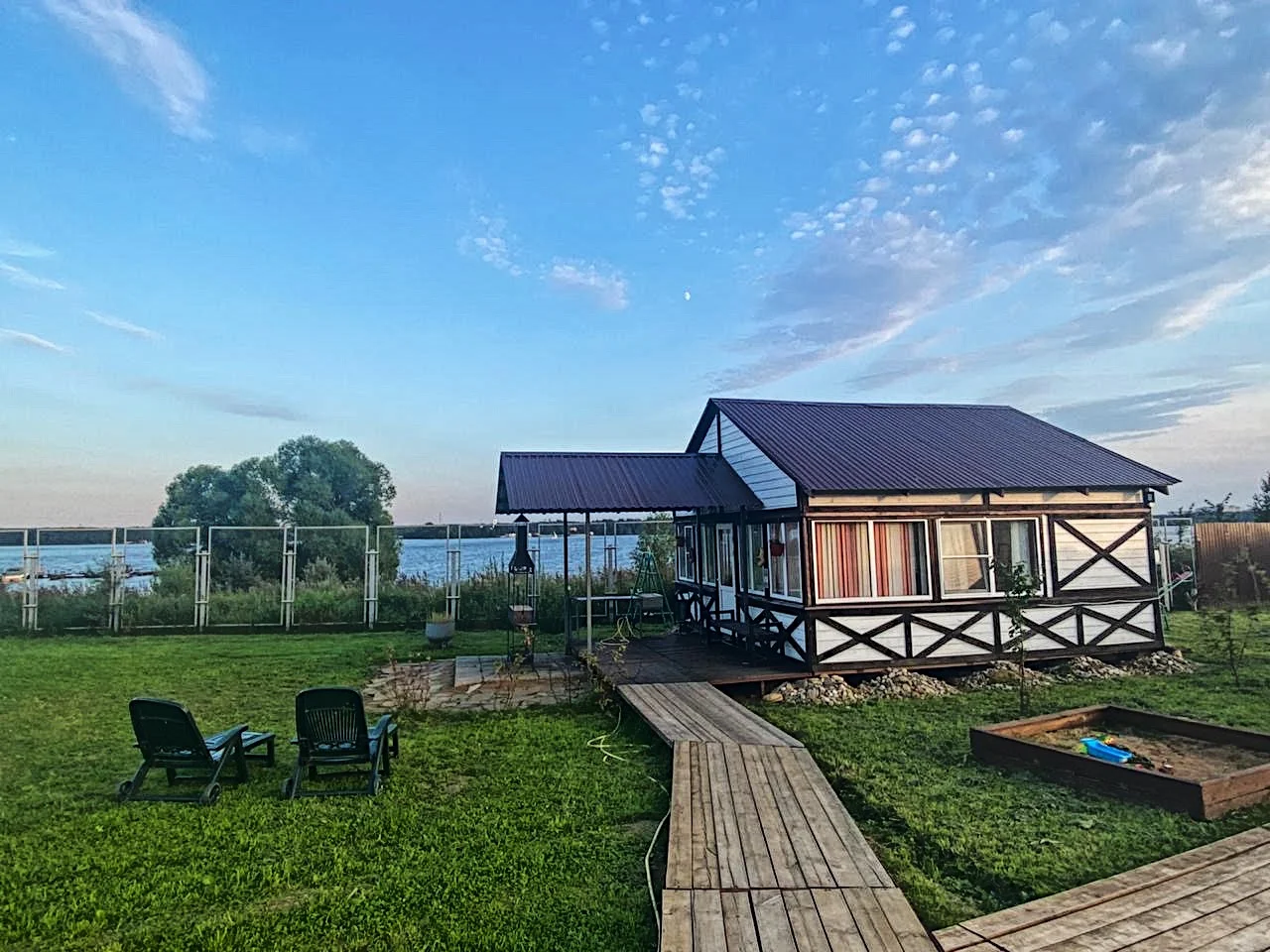 Беседка на воде для шашлыка на природе в Яхт-клубе «Парусник»