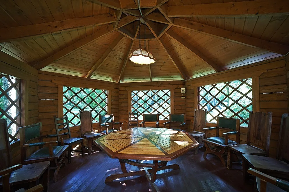 Беседка с мангалом для шашлыка на территория санатория