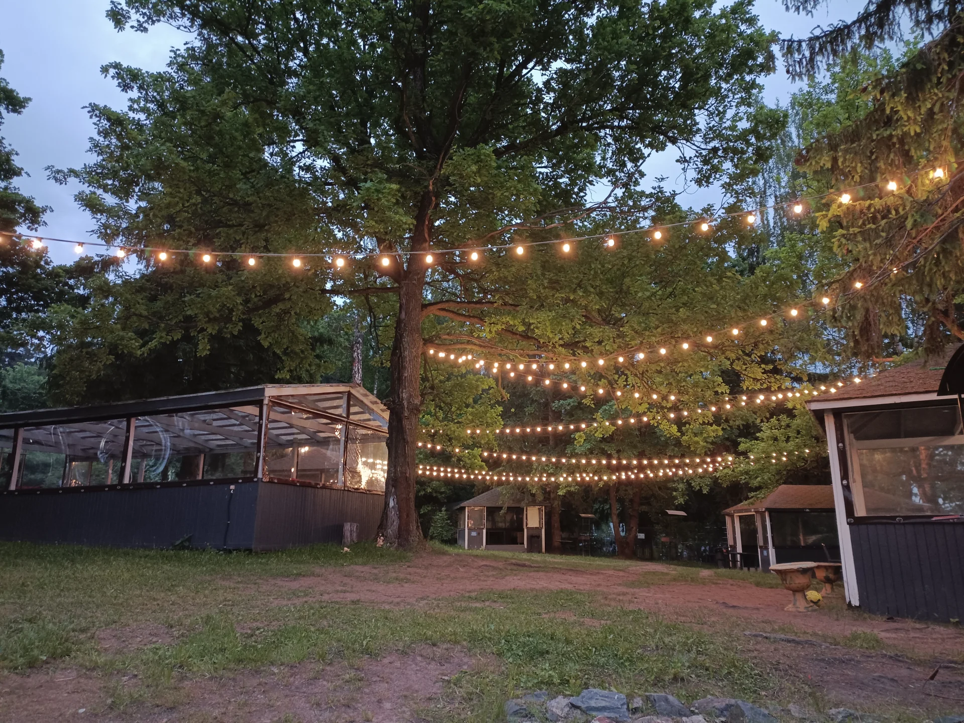 Беседки на поляне «Тортуга» от 10 до 80 человек в развлекательном комплексе «Малибу»