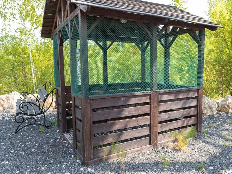 Аренда маленькой беседки до 8 человек — парк отель «Цитадель»