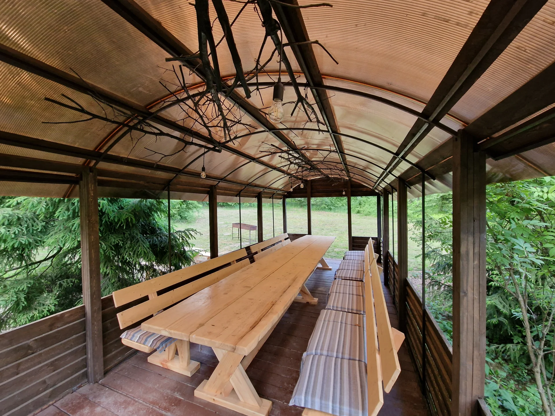 Полуоткрытая беседка «В тени», до 20 человек в РК «Малибу»