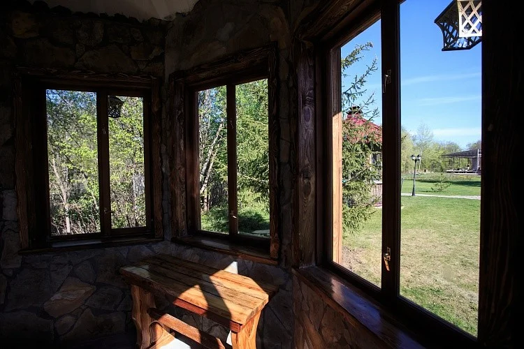 Теплая / закрытая беседка на 15 человек с мангалом РГК — Русская Охота