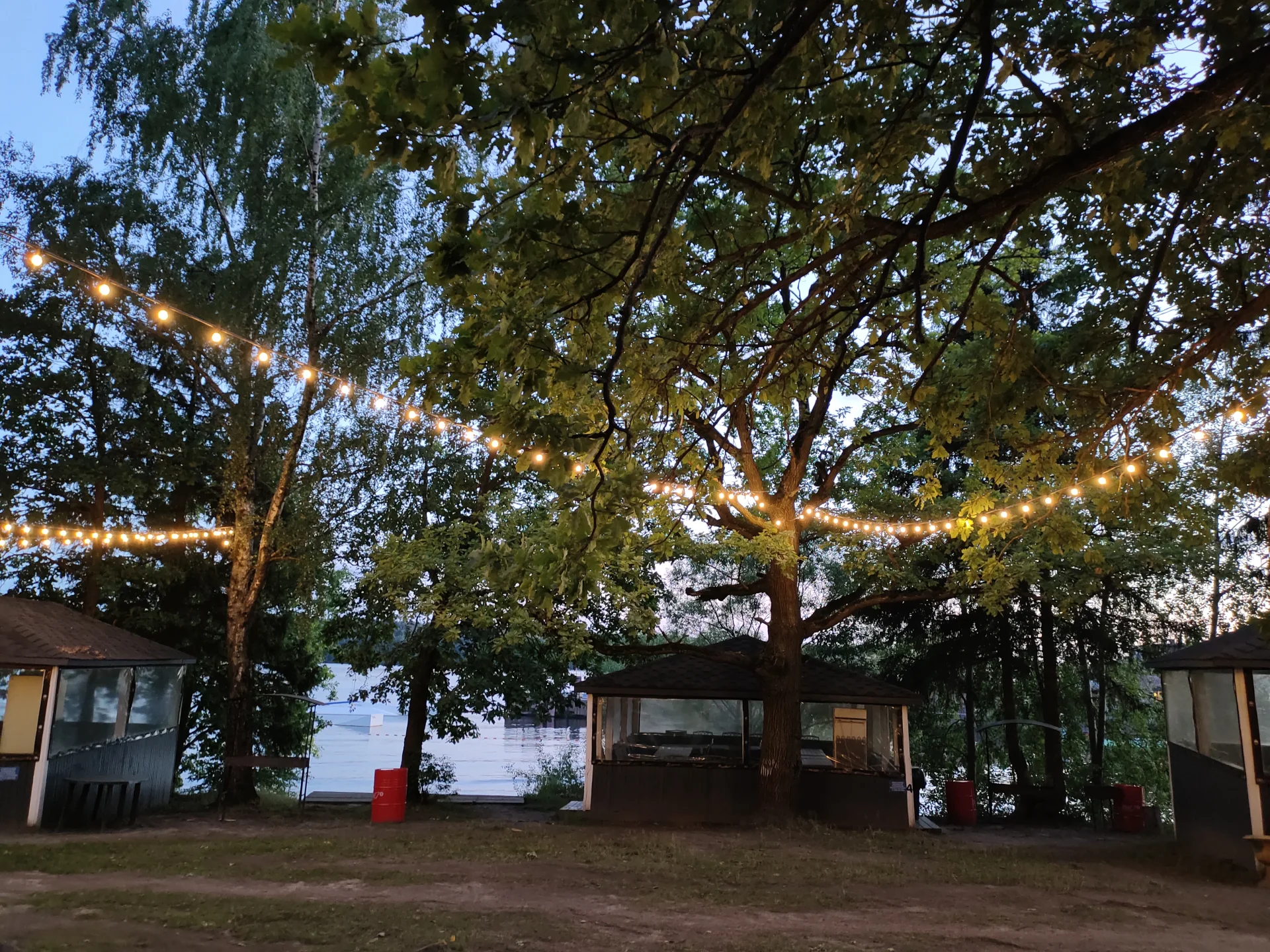 Беседки на поляне «Тортуга» от 10 до 80 человек в развлекательном комплексе «Малибу»