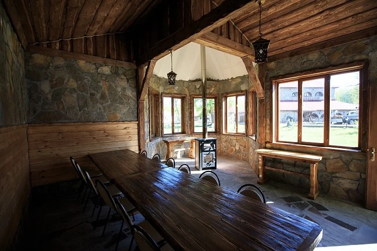 Закрытая отапливаемая беседка вместимостью до 25 человек / РГК — Русская Охота