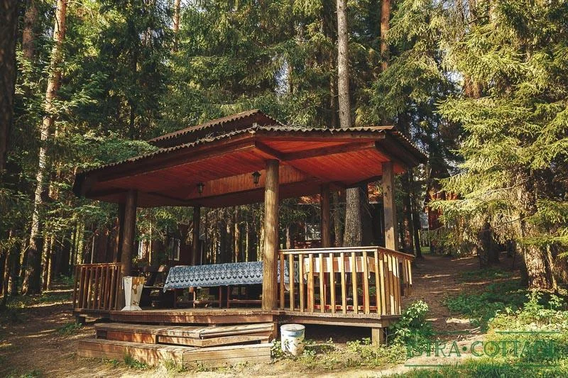 Уютные беседки у воды на базе отдыха Istra Cottage