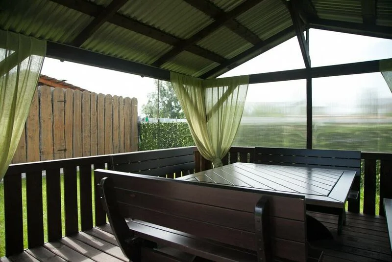 Роял Марин — деревянная беседка в аренду до 10 человек на территории Яхт Клуба