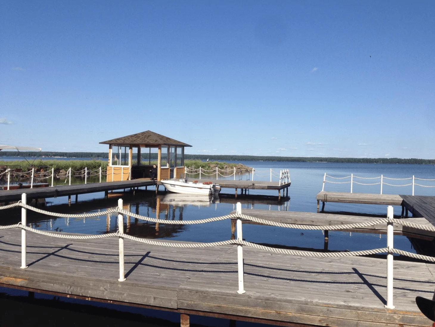 Парк культуры и отдыха “ГринПарк” беседки возле озера