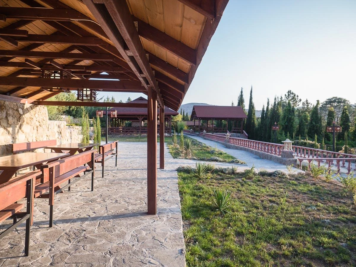 Отдых в беседке отель-парка «Байдары»