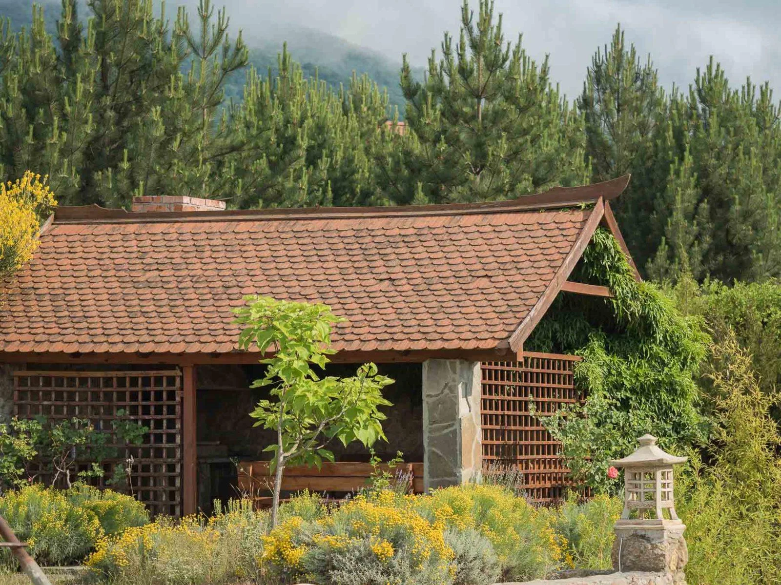 Аренда уютной беседки до 10 человек в отель-парке «Байдары»