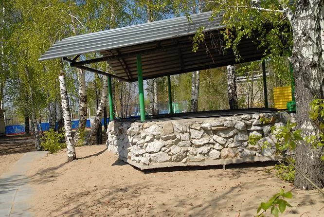Каменная беседка с мангалом, вместимость до 20 человек