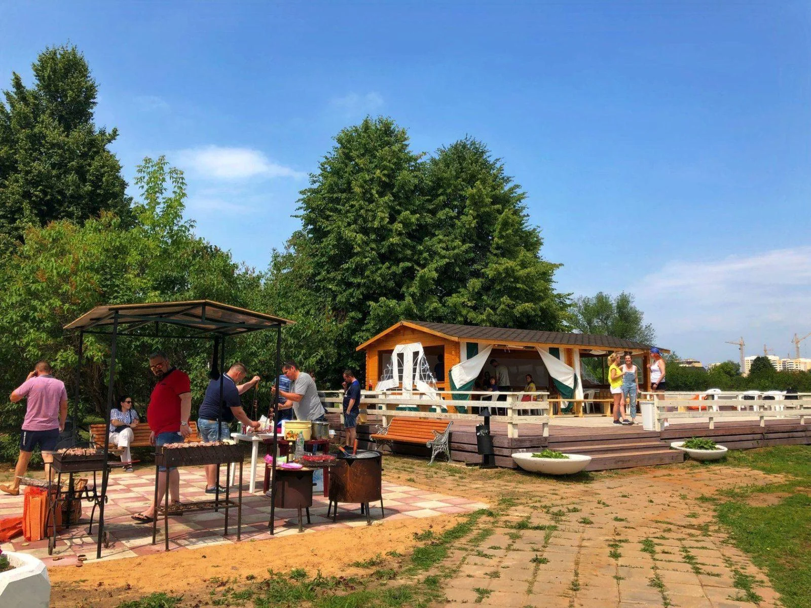 Беседки для отдыха на любой вкус на территории Ок-Река