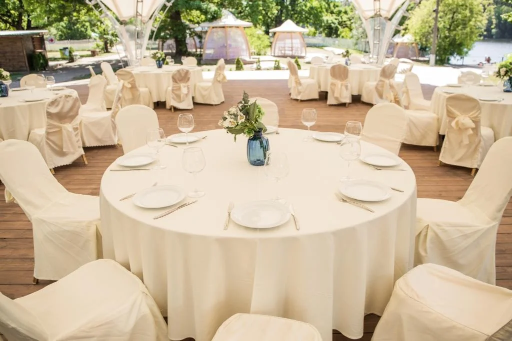 Шатер у реки на 360 человек — «Серебряный бор»