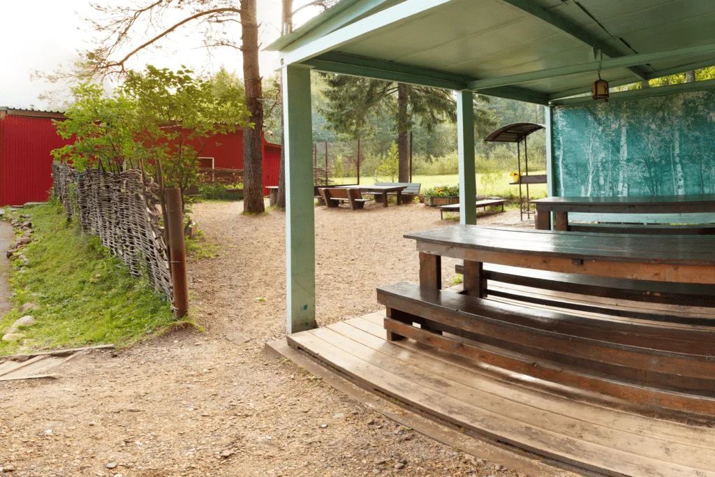 Аренда веранды с мангалом в Перми на территории спортивно-развлекательного комплекса «Австерия»