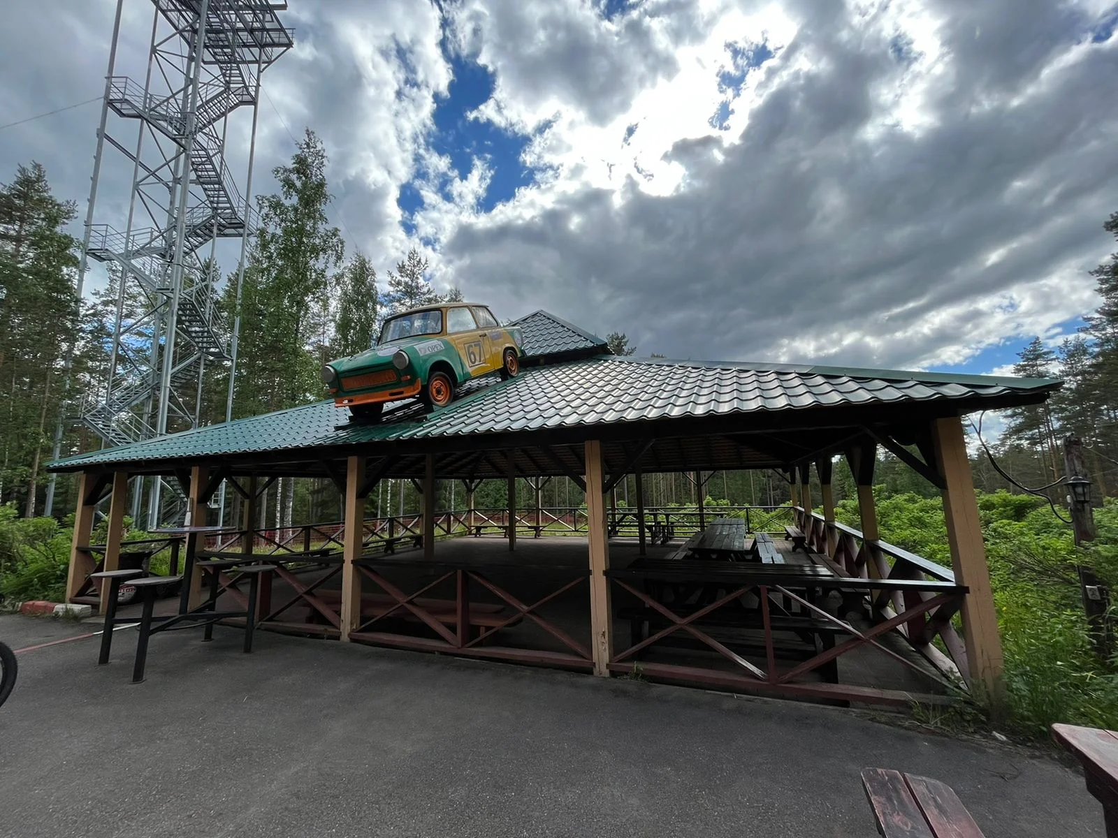 Крытая беседка вместимостью до 80 человек