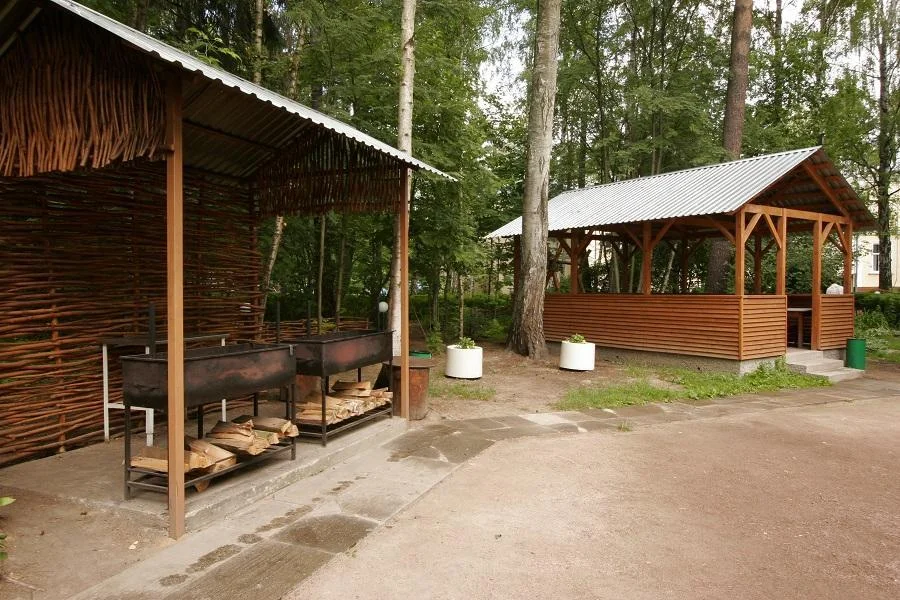 Места для отдыха и пикника на территории гостиницы «Лось»